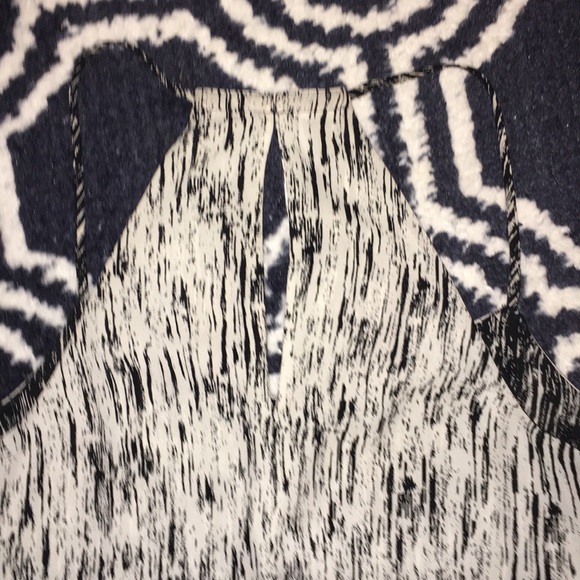 Express - Patterned Reversible Tank - Picture 7 of 8